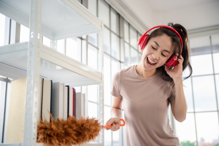 semangat dengan mendengarkan musik