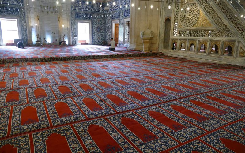 pentingnya membersihkan karpet masjid
