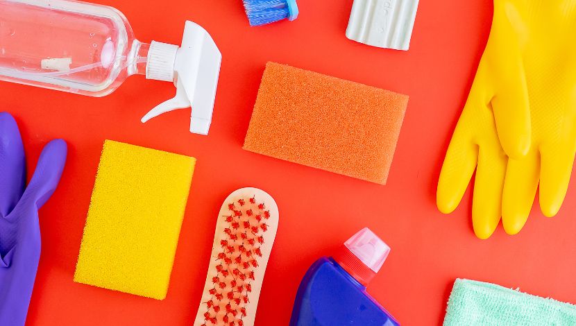 persiapan membersihkan karpet kamar mandi