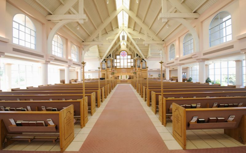 kelebihan jasa cuci karpet gereja profesional