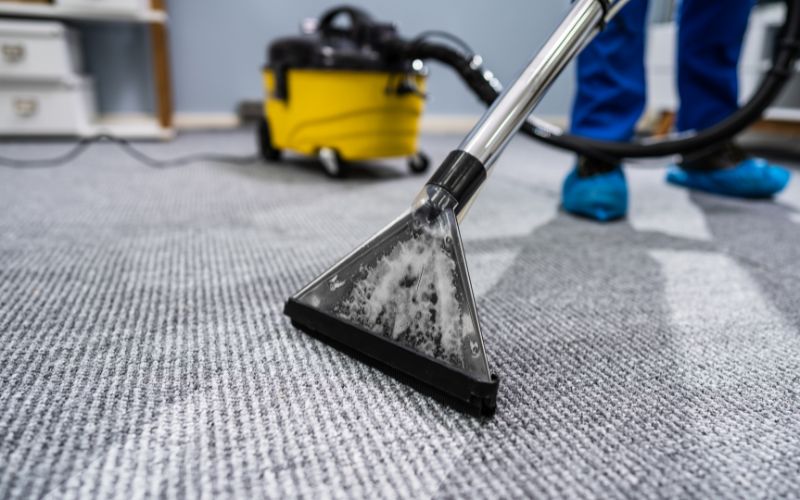 5 perbedaan antara pembersihan karpet kantor dan rumah