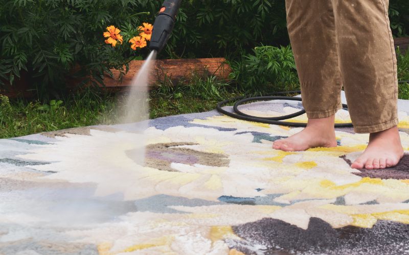 proses cuci karpet dengan metode hot water extraction